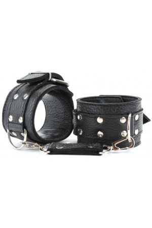 Черные кожаные наручники с пряжкой